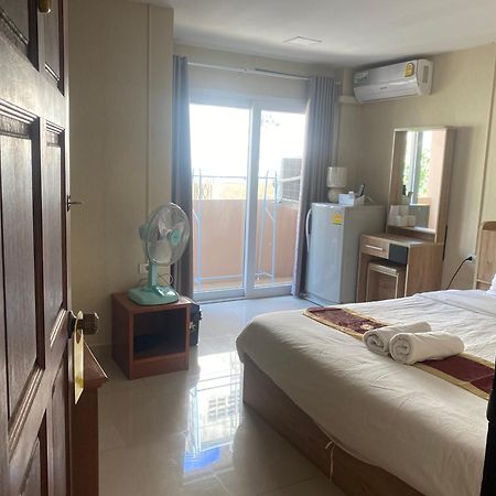 Hug Me Guesthouse Pattaya Luaran gambar
