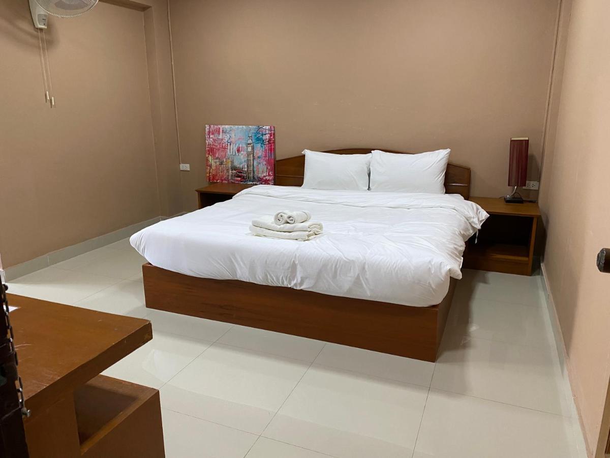 Hug Me Guesthouse Pattaya Luaran gambar