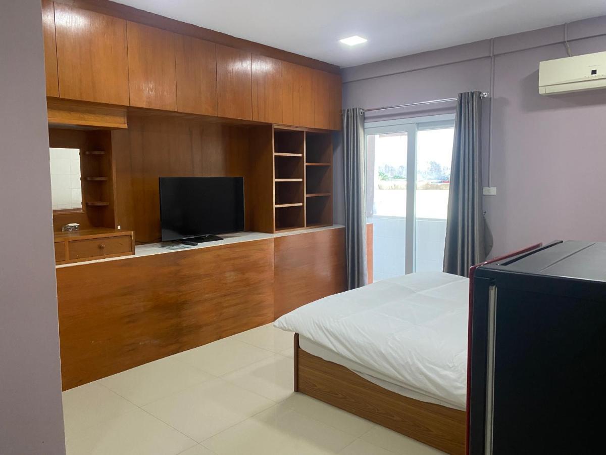 Hug Me Guesthouse Pattaya Luaran gambar