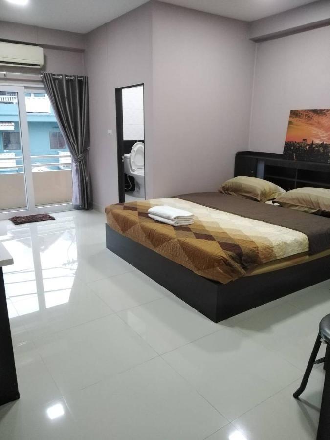 Hug Me Guesthouse Pattaya Luaran gambar