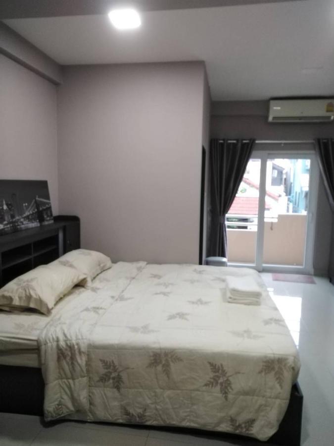 Hug Me Guesthouse Pattaya Luaran gambar