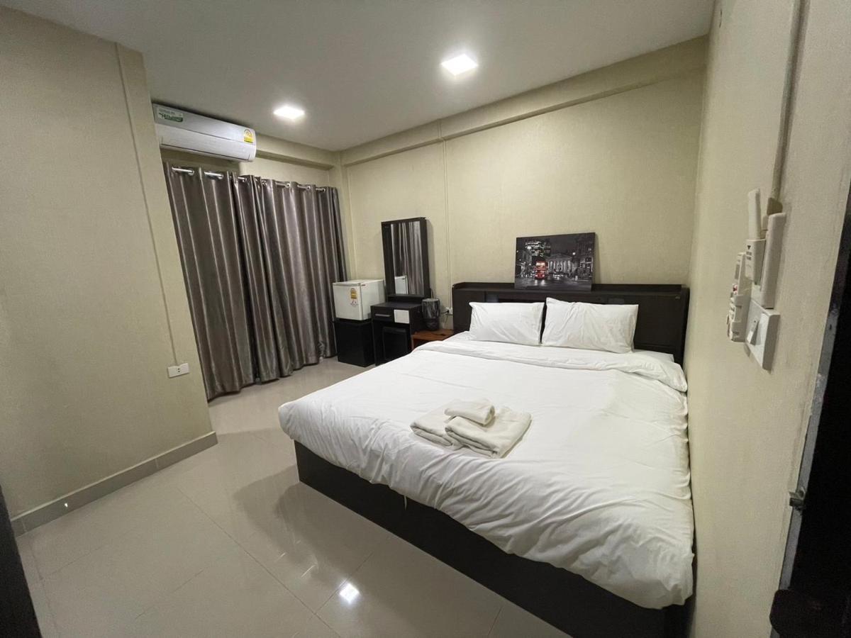 Hug Me Guesthouse Pattaya Luaran gambar